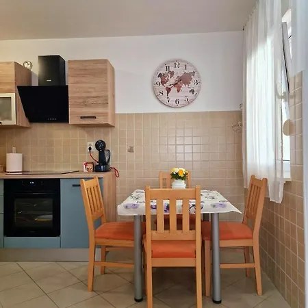 Apartment Luka Pula